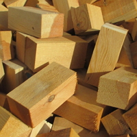 dřevěné kostky na topení